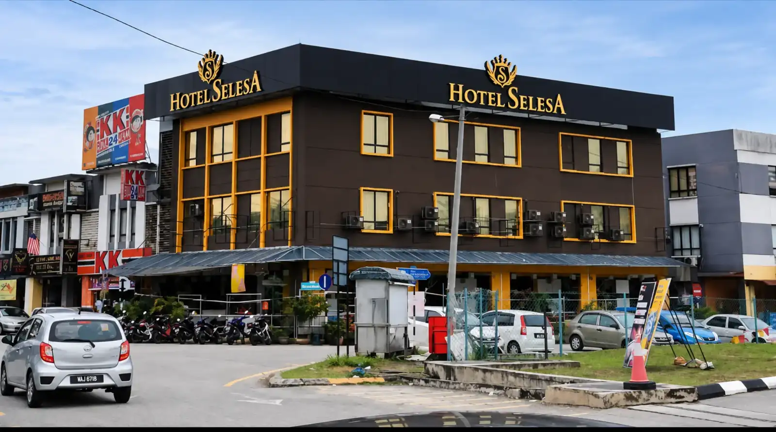 Wide exterior view of Hotel Selesa